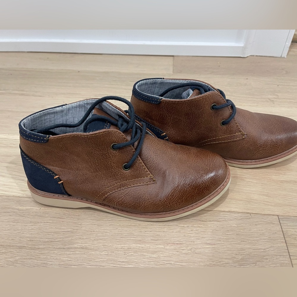 Brown boots, boys 2